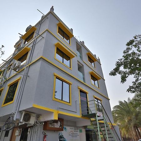 Oyo 24833 Hotel Silver 达曼 外观 照片