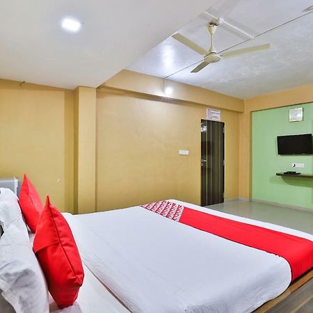 Oyo 24833 Hotel Silver 达曼 外观 照片
