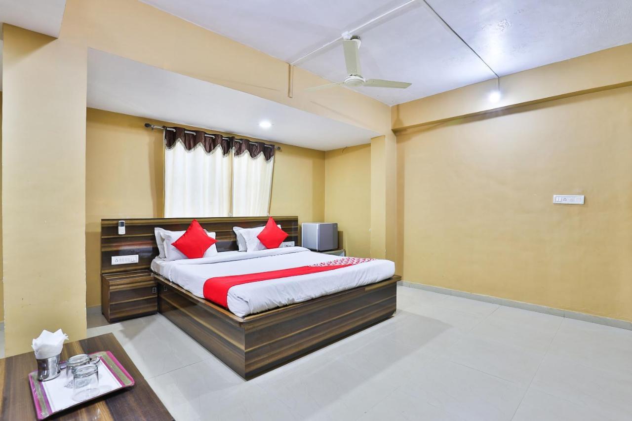 Oyo 24833 Hotel Silver 达曼 外观 照片