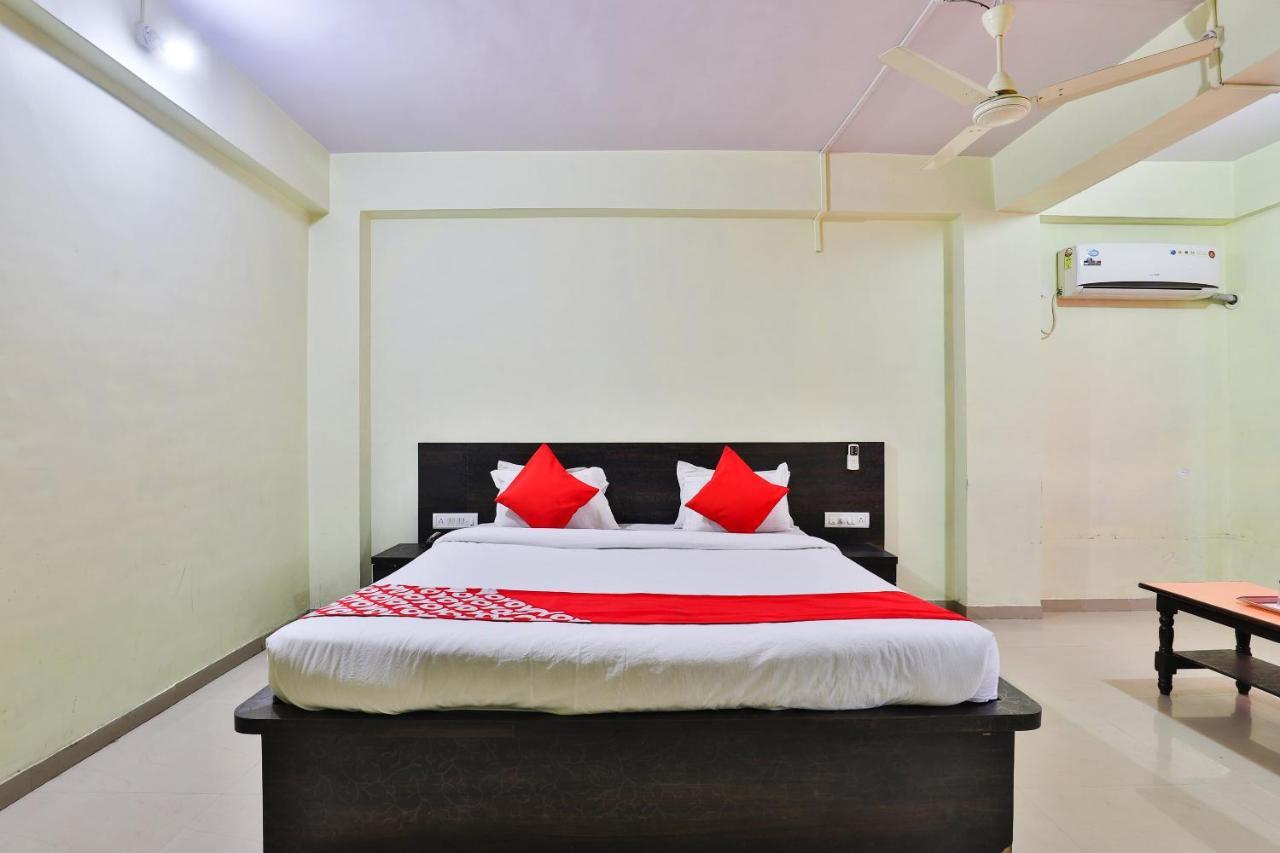 Oyo 24833 Hotel Silver 达曼 外观 照片
