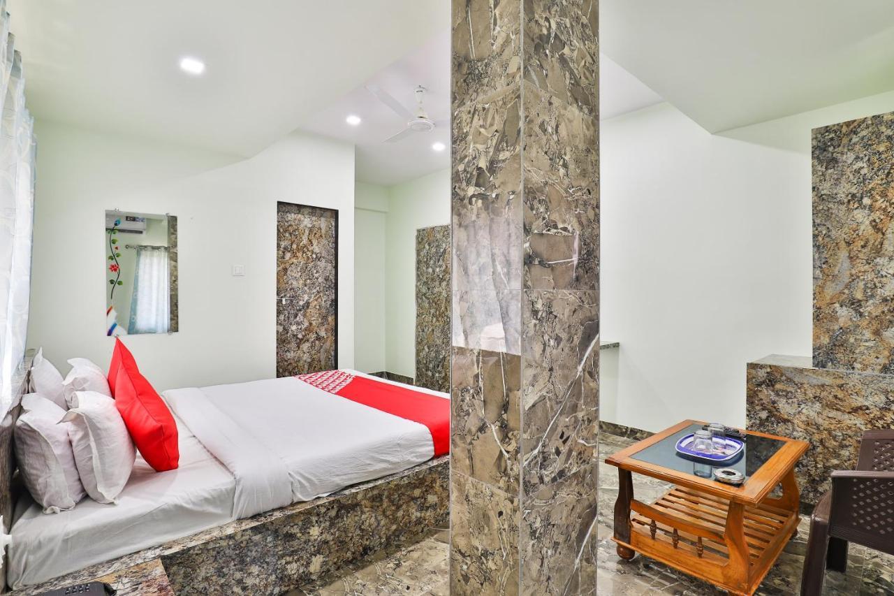 Oyo 24833 Hotel Silver 达曼 外观 照片