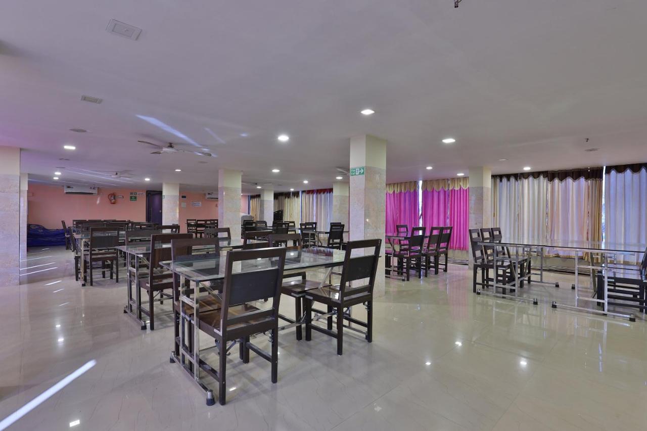 Oyo 24833 Hotel Silver 达曼 外观 照片