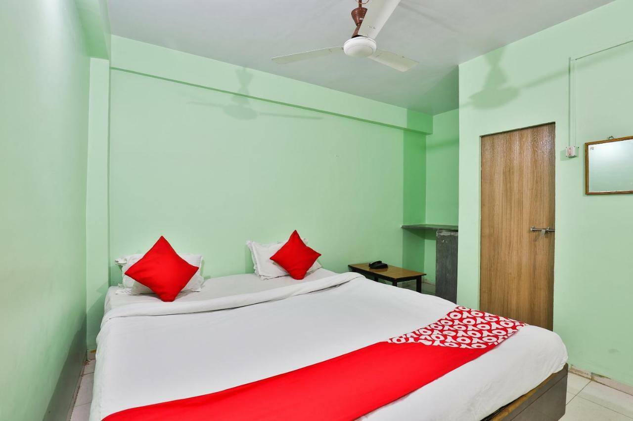 Oyo 24833 Hotel Silver 达曼 外观 照片